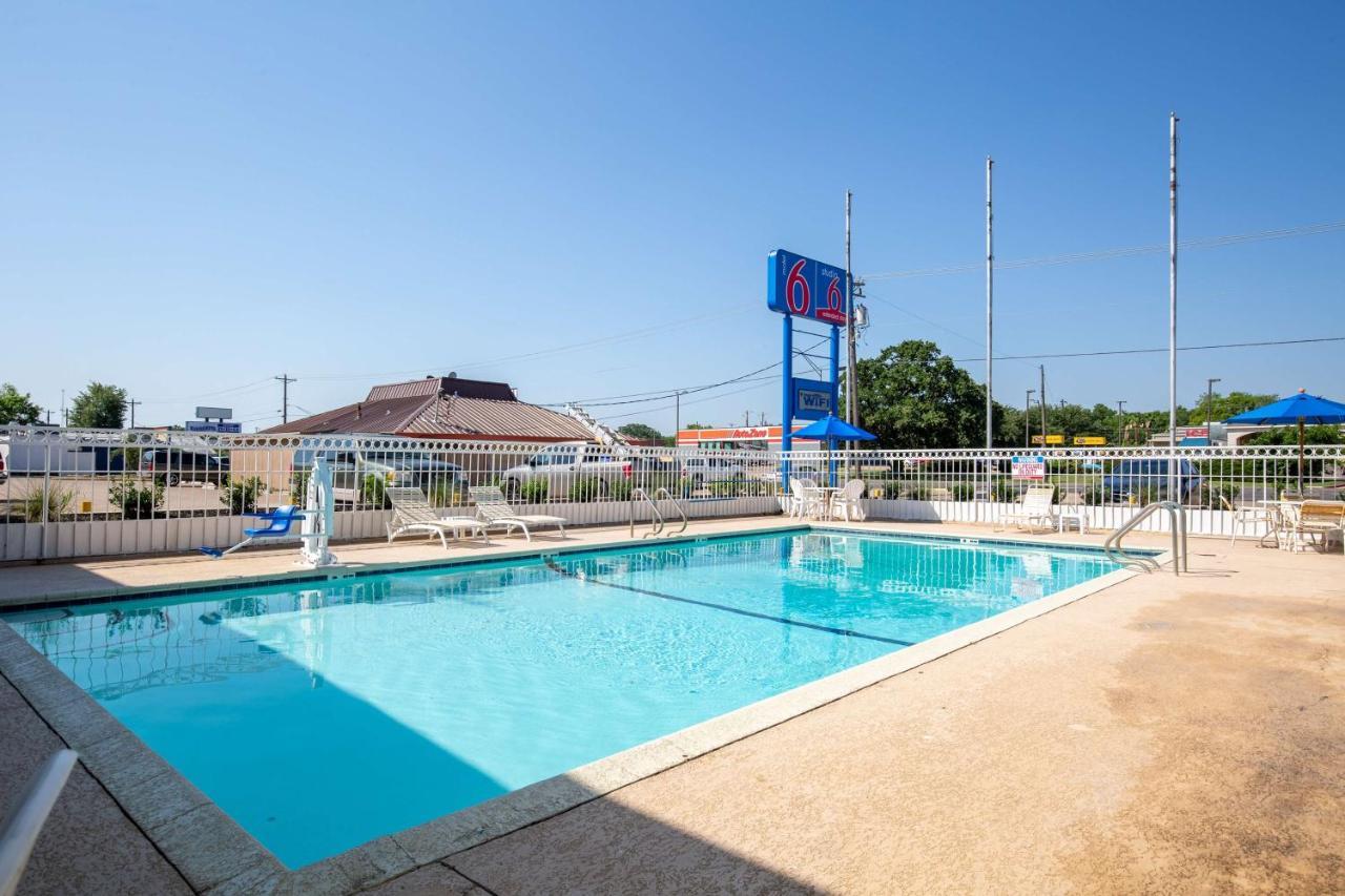 Motel 6-Bryan, Tx - University Area エクステリア 写真